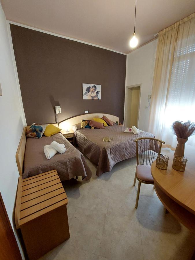 Hotel Maison Des Roses 3*