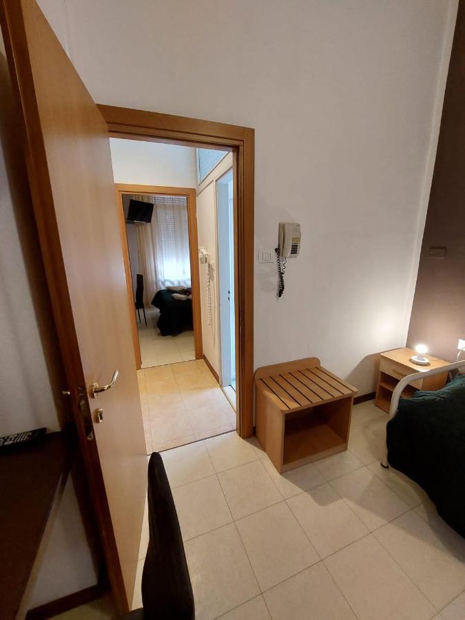 Maison Des Roses Hotel 3*