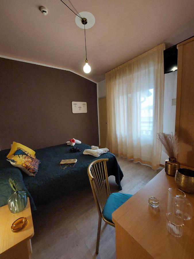 Hotel Maison Des Roses 3*